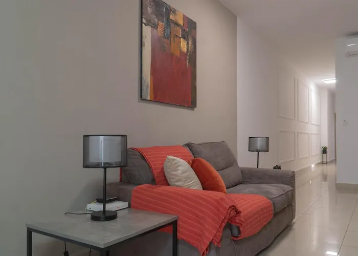 Freshly Remodelled Apt